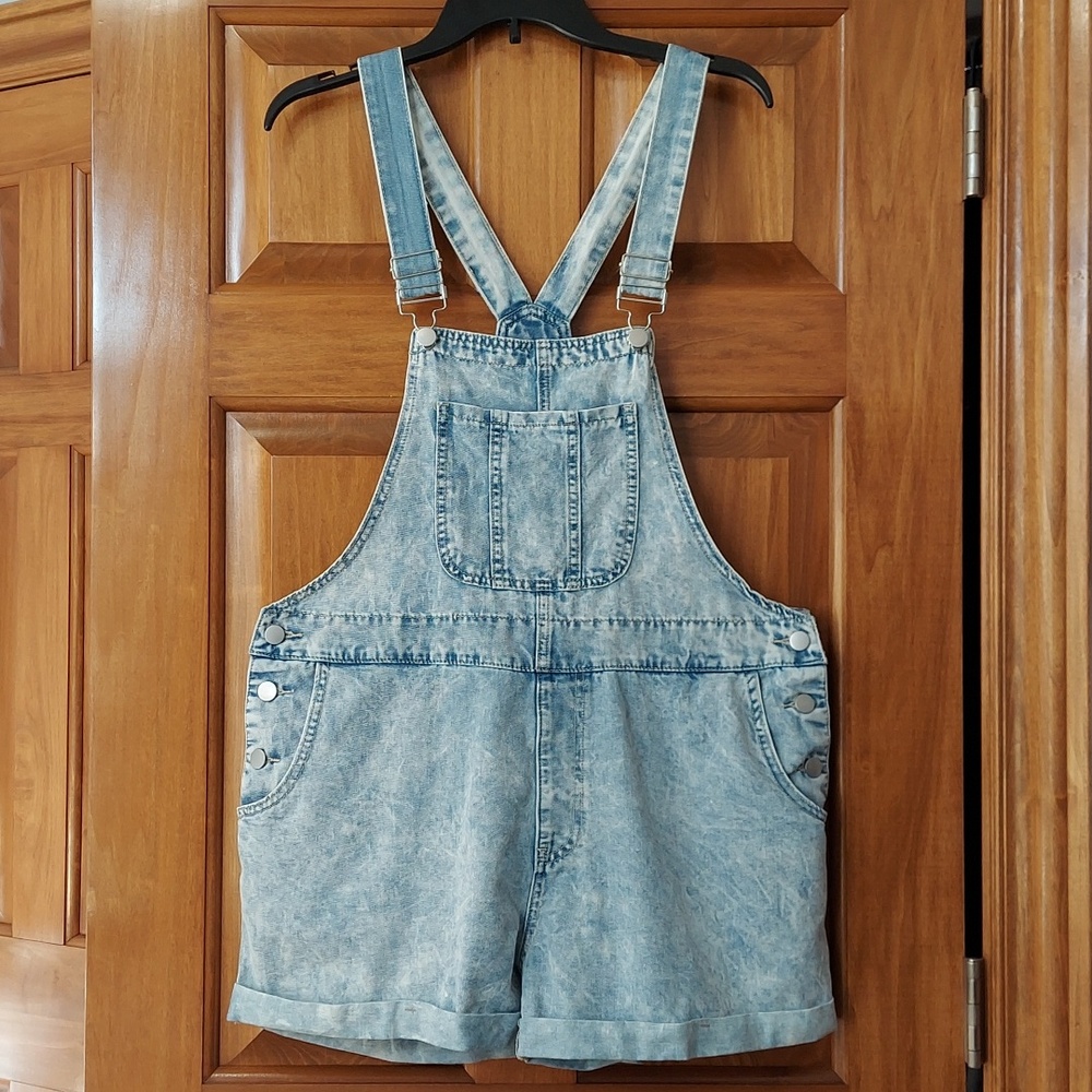 - Shein Curve Light Washed Stretchy Denim Short Overalls Plus Size 1X, Like New